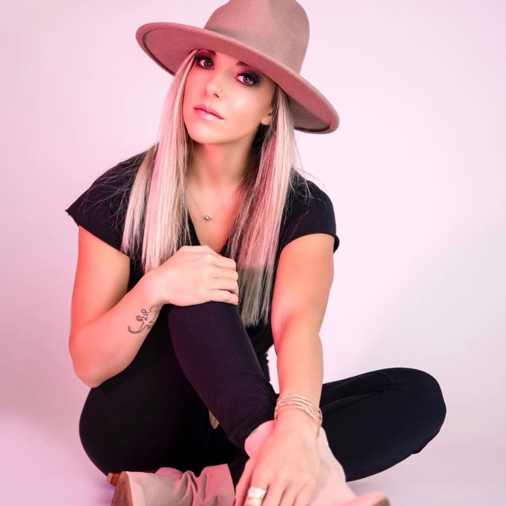 Meet your Posher, Elle